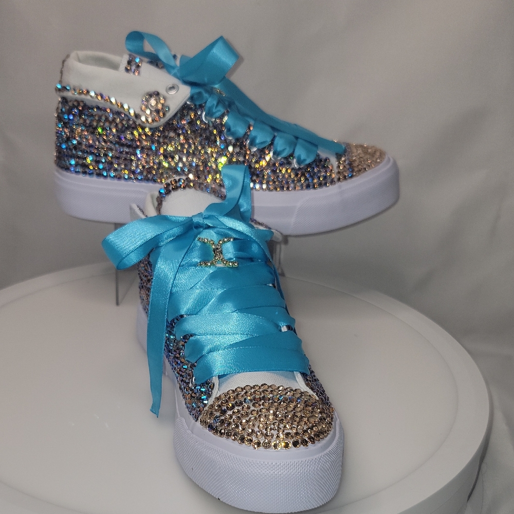 Sparkling Women's Sneakers with Blue Laces